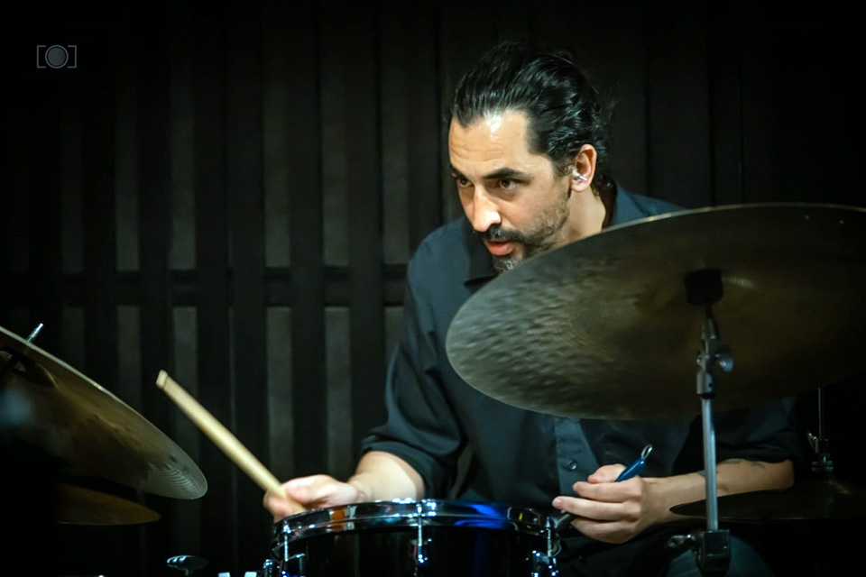 Musik Latin dan improvisasi bebas